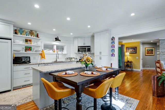 221 Valley Street, Clayton, GA 30525