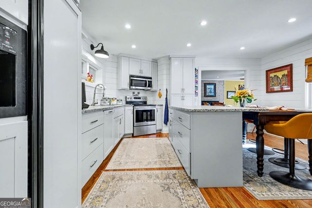 221 Valley Street, Clayton, GA 30525