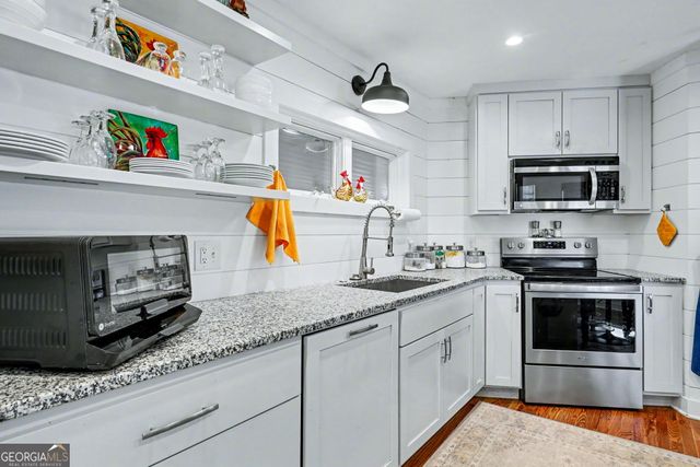 221 Valley Street, Clayton, GA 30525