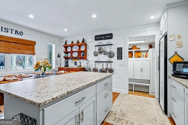 221 Valley Street, Clayton, GA 30525