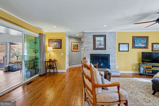 221 Valley Street, Clayton, GA 30525