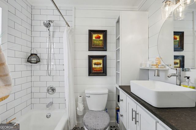 221 Valley Street, Clayton, GA 30525