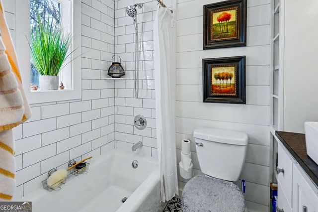 221 Valley Street, Clayton, GA 30525