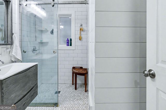 221 Valley Street, Clayton, GA 30525