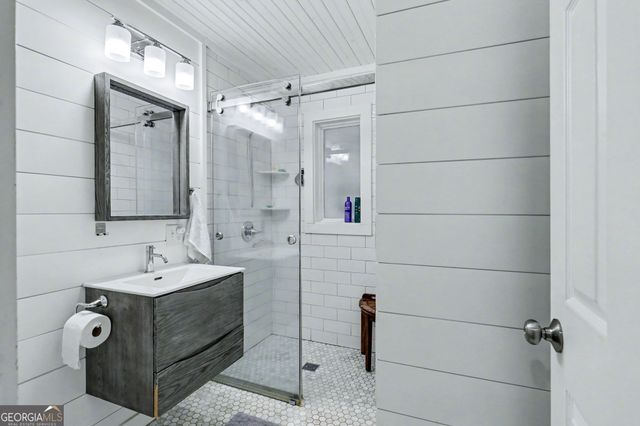 221 Valley Street, Clayton, GA 30525