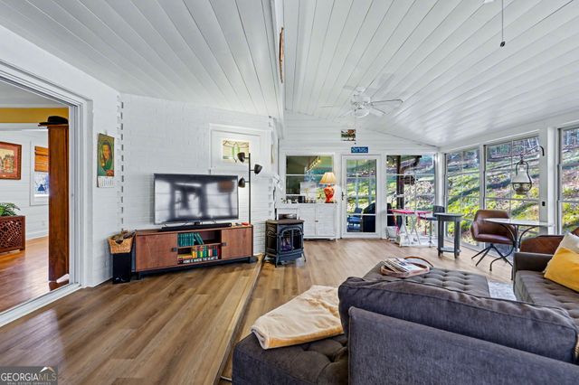 221 Valley Street, Clayton, GA 30525