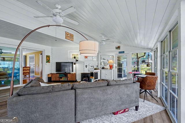 221 Valley Street, Clayton, GA 30525