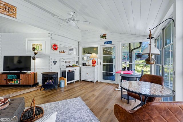 221 Valley Street, Clayton, GA 30525