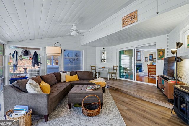 221 Valley Street, Clayton, GA 30525