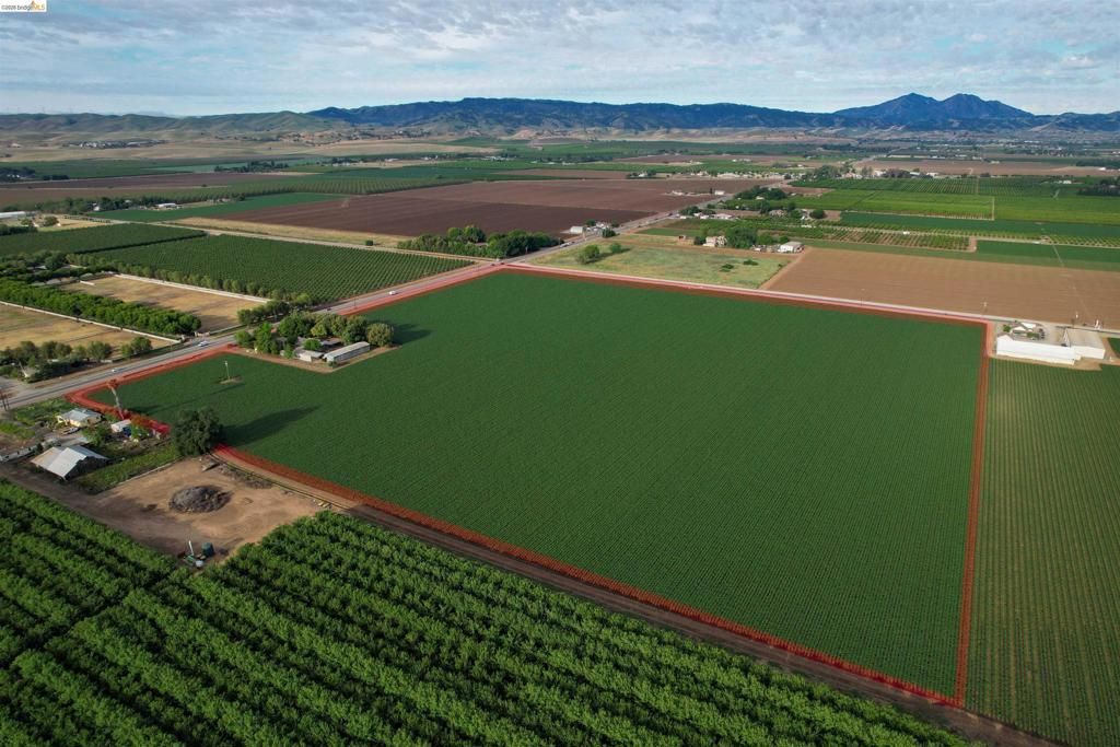 Image 1 of property listing at 25685 Marsh Creek Road, Brentwood, CA 94513