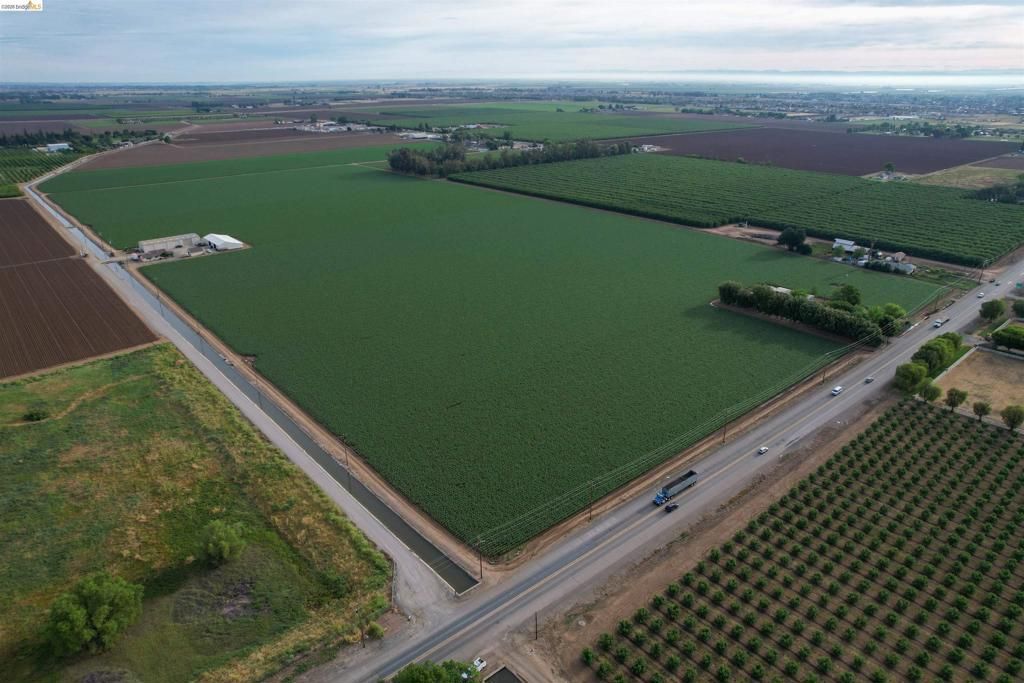 Image 11 of property listing at 25685 Marsh Creek Road, Brentwood, CA 94513