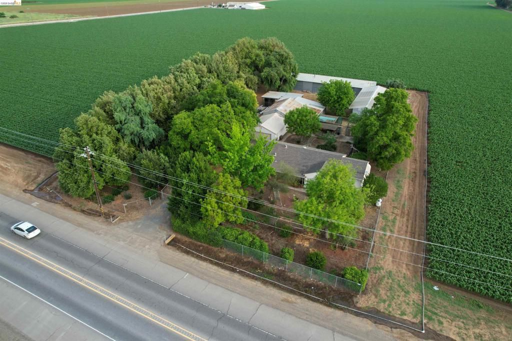 Image 12 of property listing at 25685 Marsh Creek Road, Brentwood, CA 94513