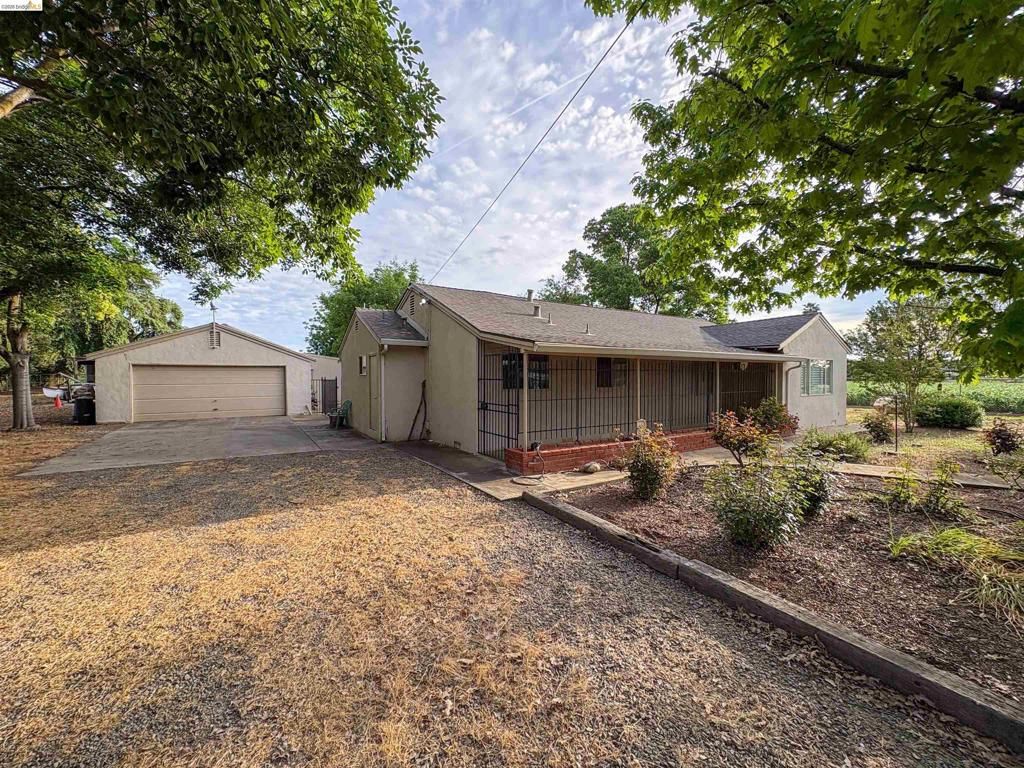 Image 15 of property listing at 25685 Marsh Creek Road, Brentwood, CA 94513