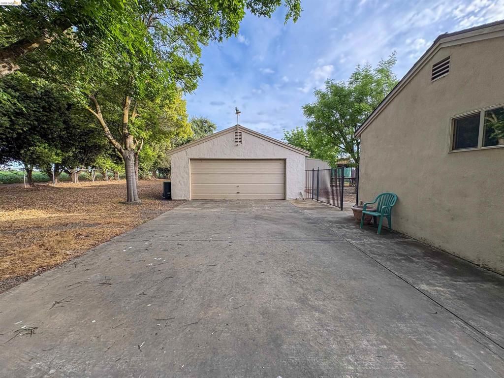 Image 18 of property listing at 25685 Marsh Creek Road, Brentwood, CA 94513