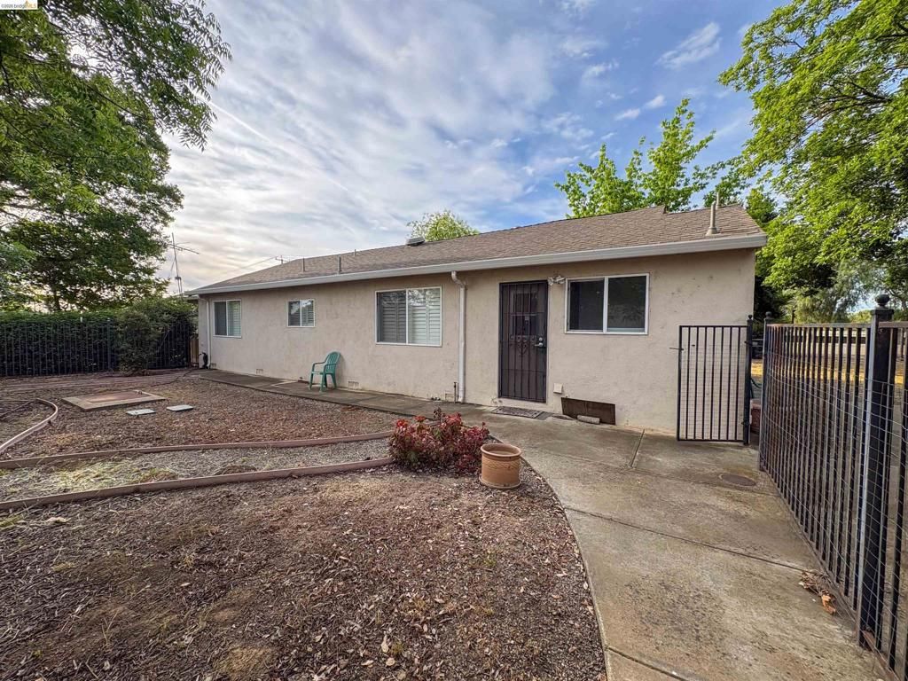 Image 20 of property listing at 25685 Marsh Creek Road, Brentwood, CA 94513