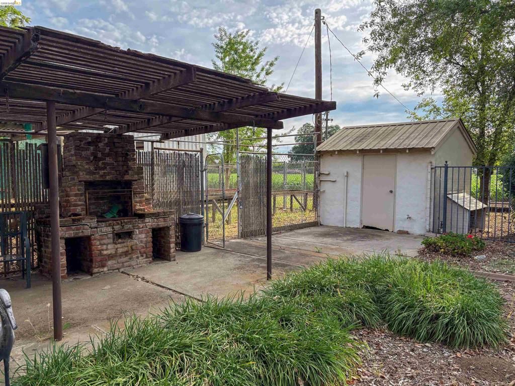 Image 22 of property listing at 25685 Marsh Creek Road, Brentwood, CA 94513