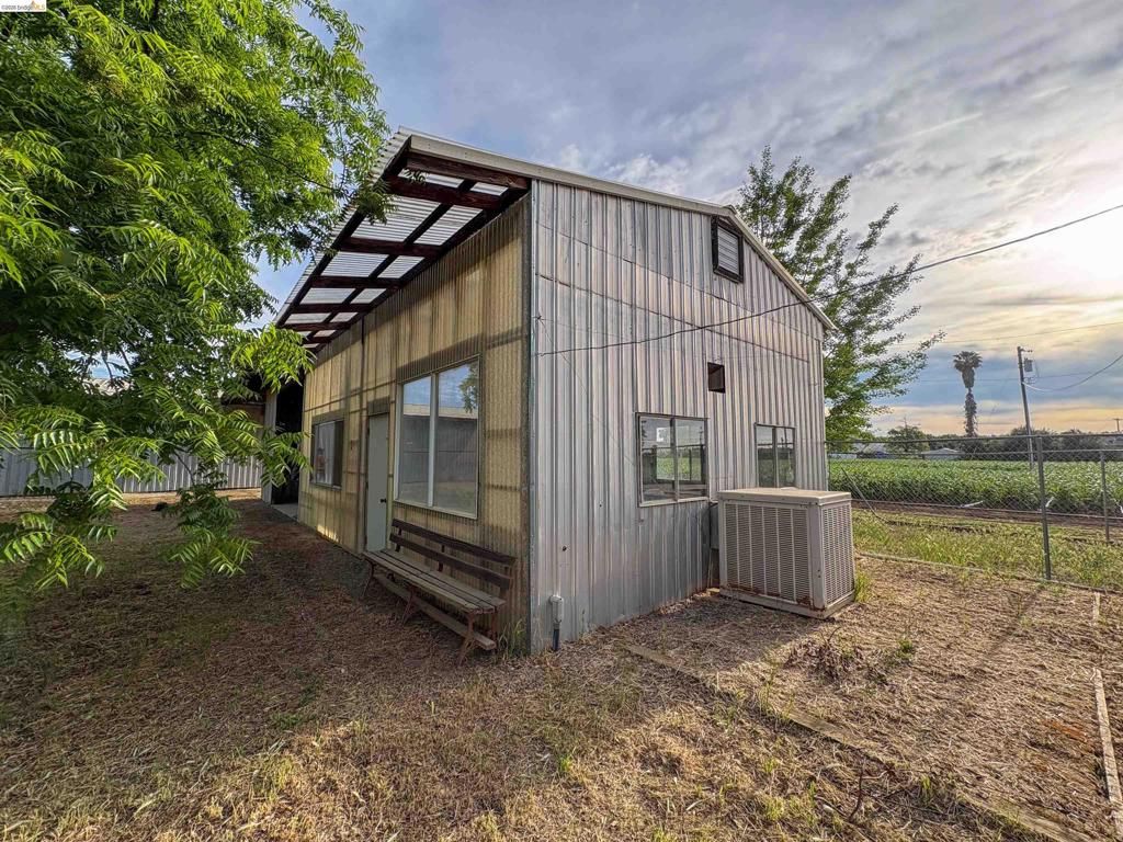 Image 25 of property listing at 25685 Marsh Creek Road, Brentwood, CA 94513