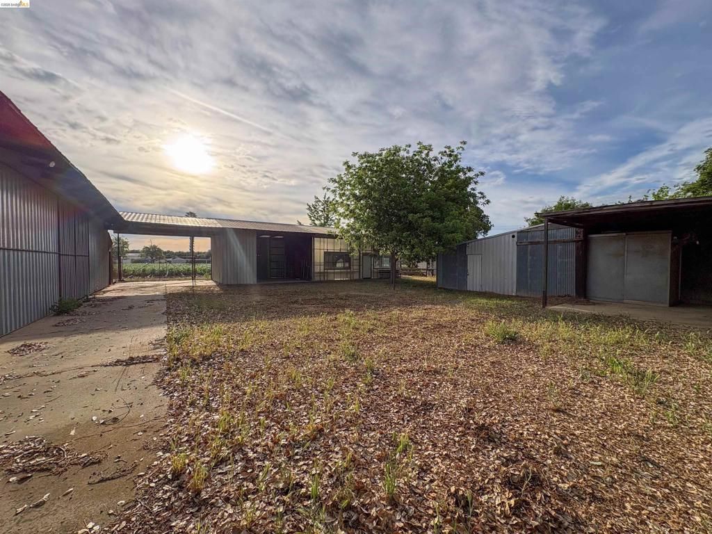 Image 28 of property listing at 25685 Marsh Creek Road, Brentwood, CA 94513