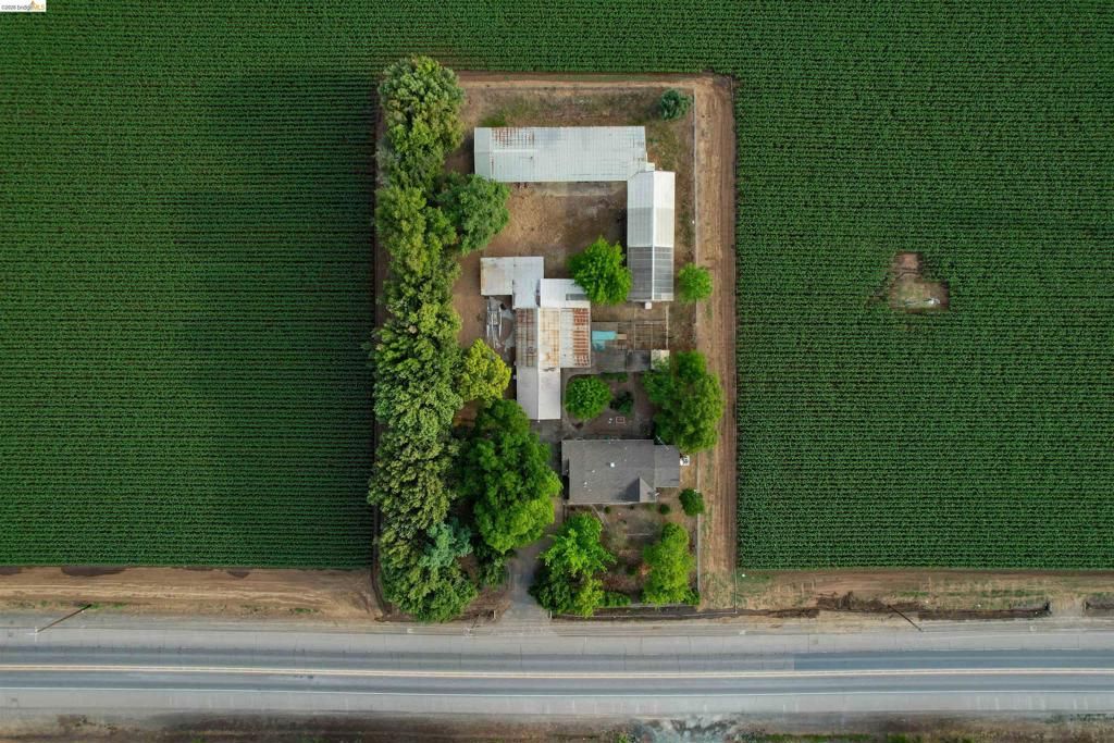 Image 4 of property listing at 25685 Marsh Creek Road, Brentwood, CA 94513