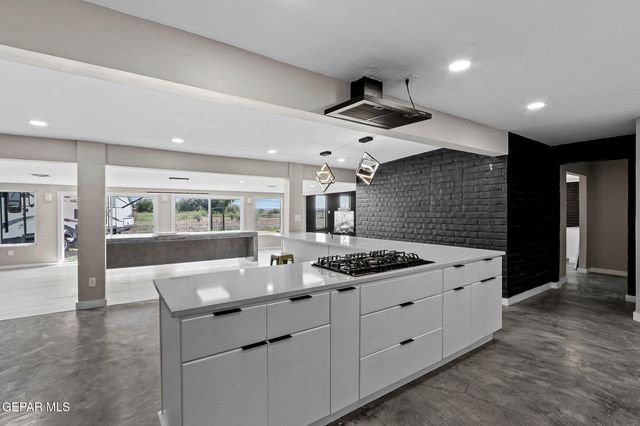 810 GATO Road, El Paso, TX 79932