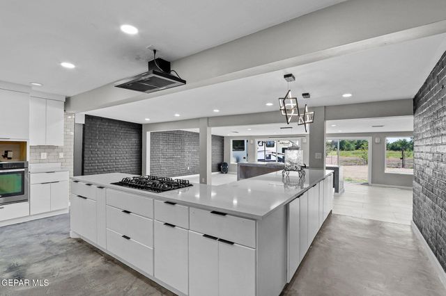 810 GATO Road, El Paso, TX 79932