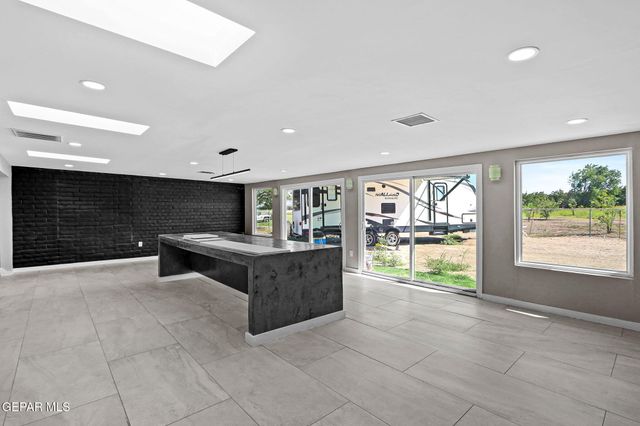 810 GATO Road, El Paso, TX 79932