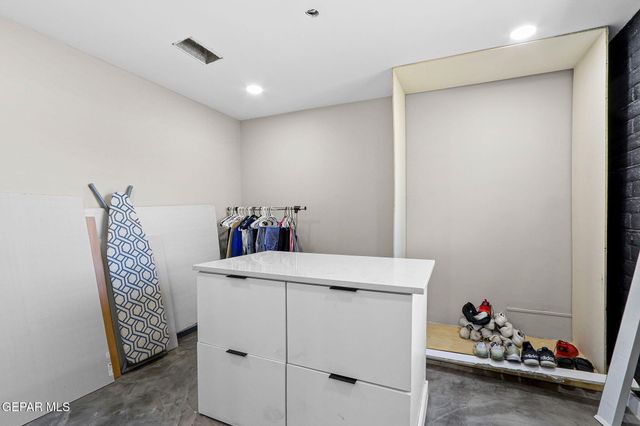 810 GATO Road, El Paso, TX 79932