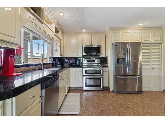 3690 Sw 188TH Ave, Beaverton, OR 97078