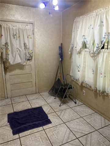 205 Monterrey St, Alice, TX 78332