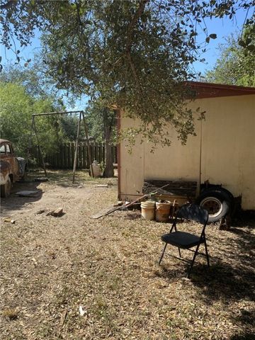 205 Monterrey St, Alice, TX 78332