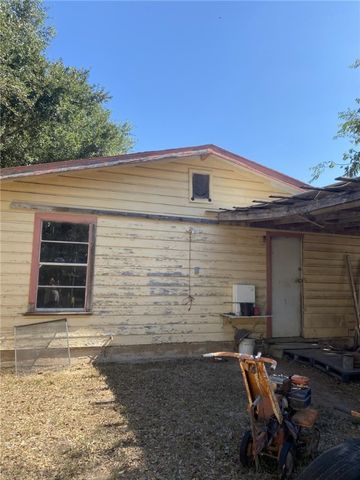 205 Monterrey St, Alice, TX 78332
