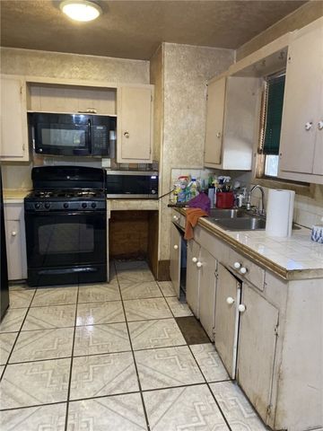 205 Monterrey St, Alice, TX 78332