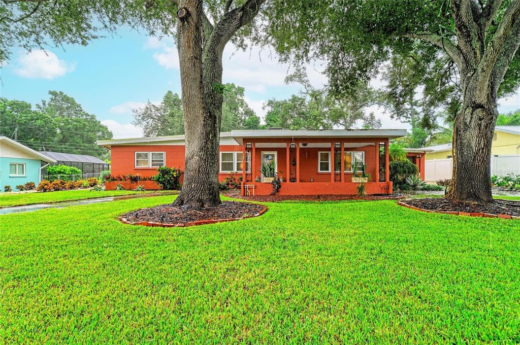 126 HOLLY AVENUE, SARASOTA, FL 34243 — photo 2