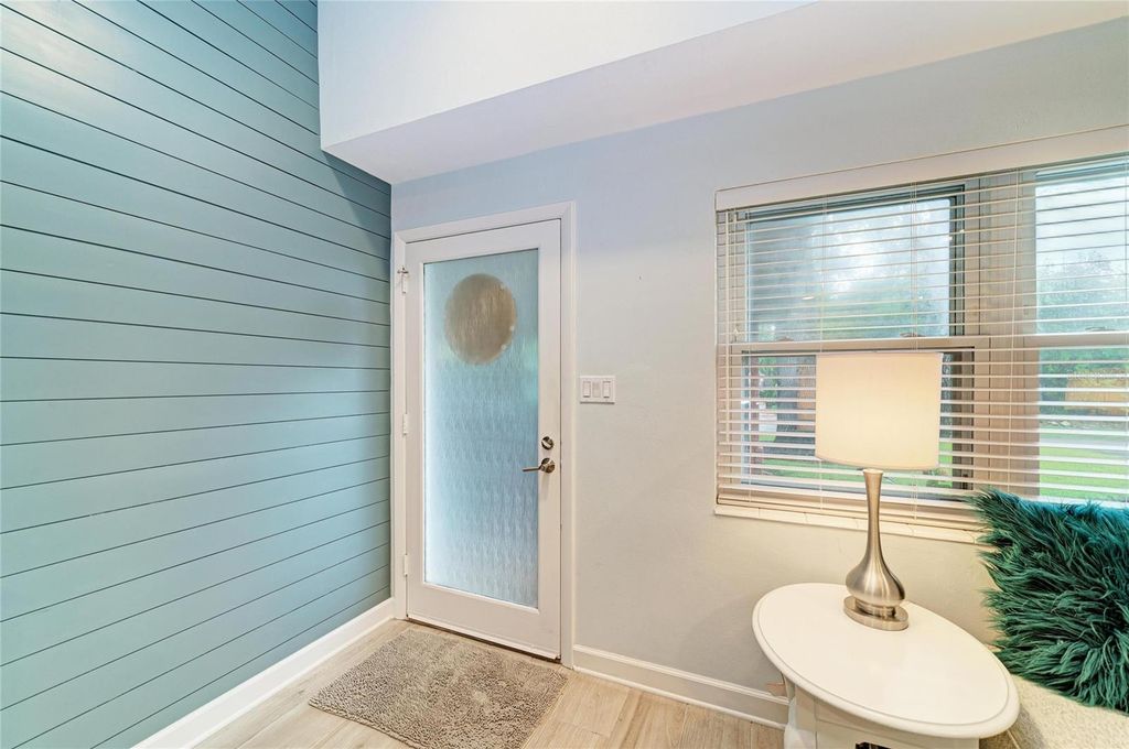 126 HOLLY AVENUE, SARASOTA, FL 34243 — photo 4