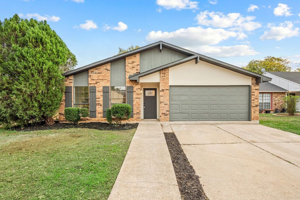 4124 Silverberry Avenue, Fort Worth, TX 76137