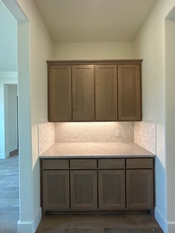 703 Water Side Drive, Van Alstyne, TX 75495