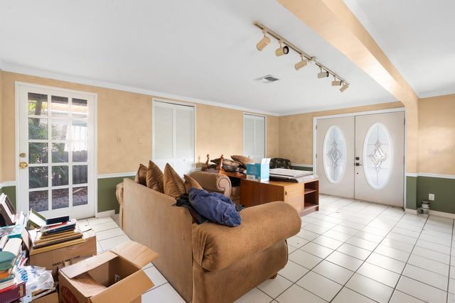 3414 W WALLCRAFT AVENUE, Tampa, FL 33611