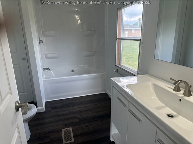 138 Ann Lane, Hartford, WV 25247