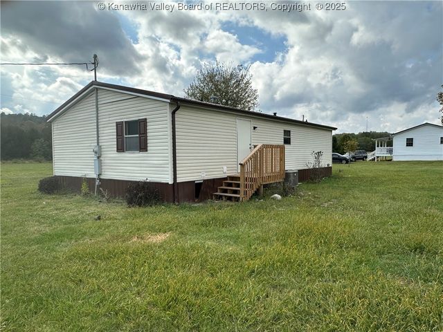 138 Ann Lane, Hartford, WV 25247