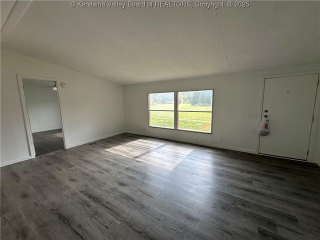 138 Ann Lane, Hartford, WV 25247