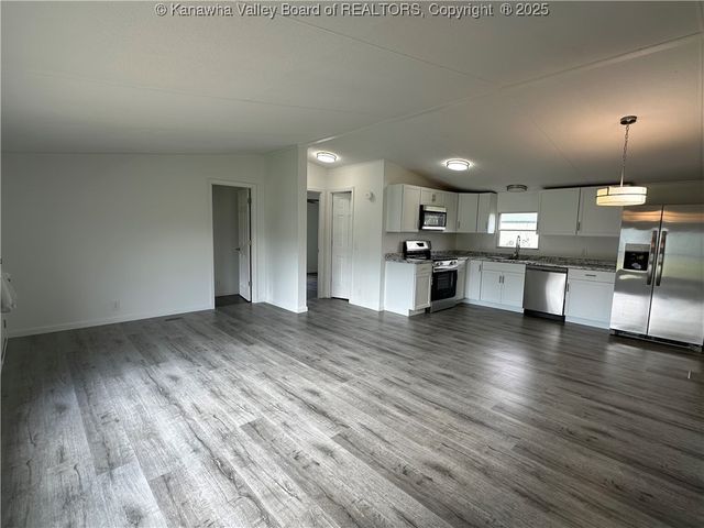 138 Ann Lane, Hartford, WV 25247