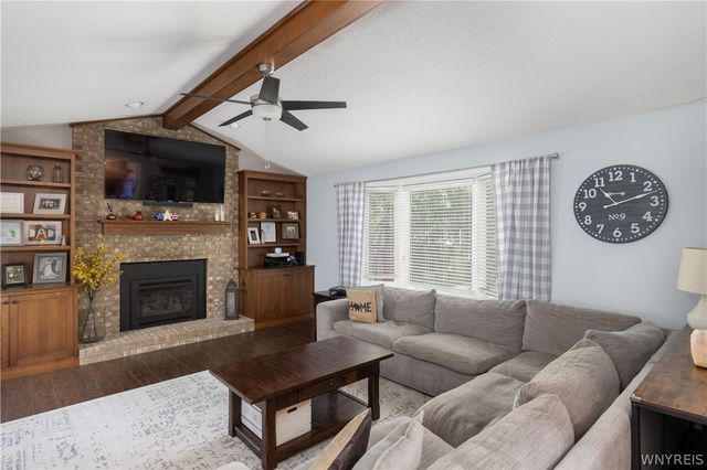 17 Spruceland, Lancaster, NY 14086