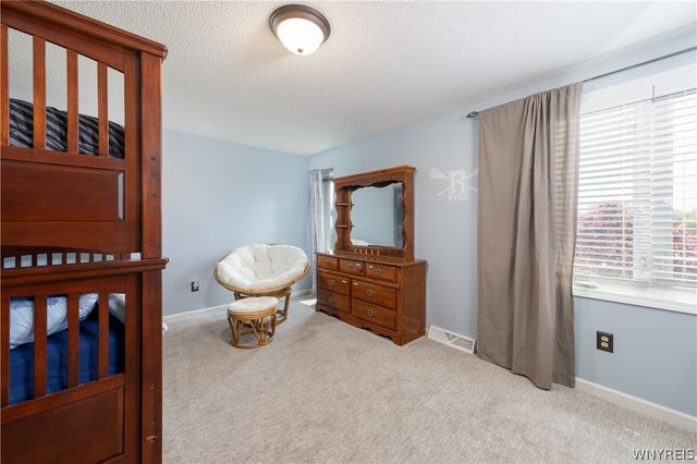 17 Spruceland, Lancaster, NY 14086