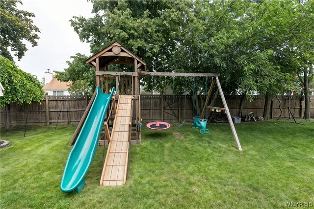 17 Spruceland, Lancaster, NY 14086