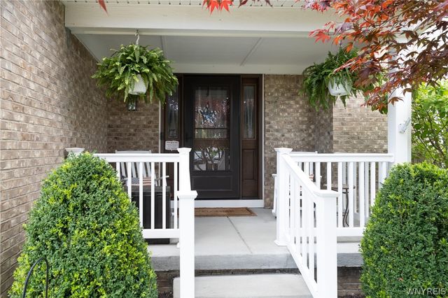 17 Spruceland, Lancaster, NY 14086