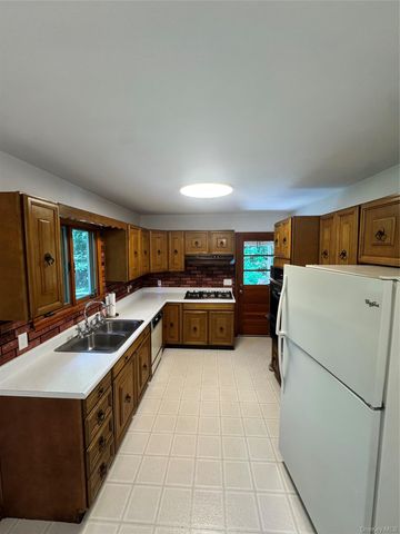 252 Toad Pasture Road, Middletown, NY 10940