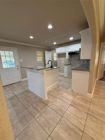 610 Elk Drive, Crosby, TX 77532