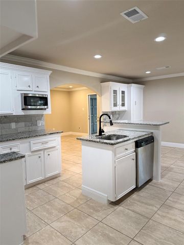 610 Elk Drive, Crosby, TX 77532