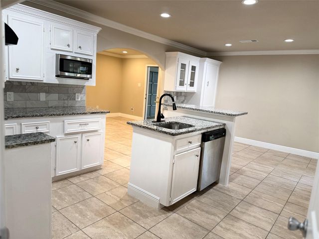 610 Elk Drive, Crosby, TX 77532