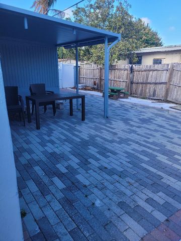 1810 NE 42nd Street, Pompano Beach, FL 33064